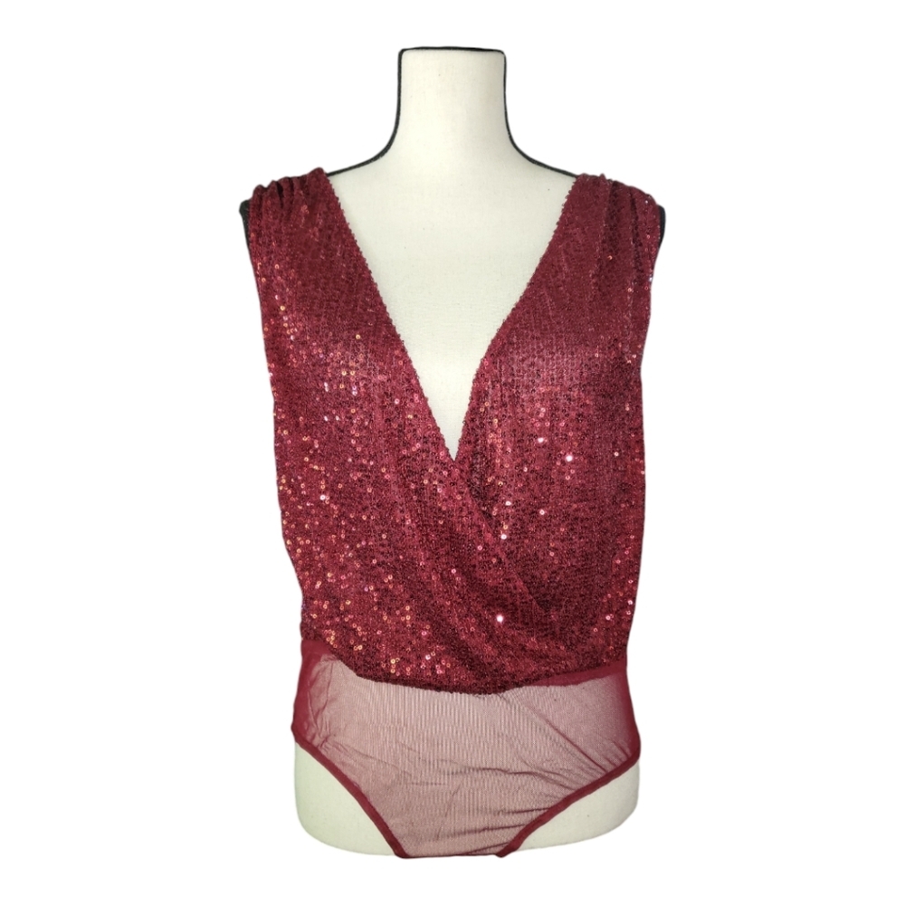 💕Lulus red all over sequence bodysuit with low cut front and‎ back